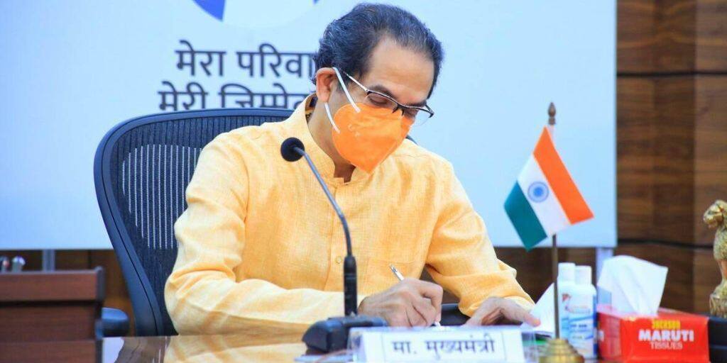 Maharashtra Political Crisis Uddhav Thackeray resigns with claims of taking Maratha pride and dignity in heart Uddhav Thackeray: 'সর্বস্ব লুটেছেন প্রিয়জন, পদ কোন কাজের'! মারাঠা আবেগ নিয়েই আড়াই বছরের রাজপাটে ইতি উদ্ধবের