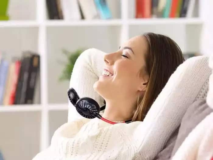 Neckband Fan: As soon as you go out of the house you will get cold air, you will not sweat, just hang this neckband fan around your neck Neckband Fan: ਘਰ ਤੋਂ ਬਾਹਰ ਨਿਕਲਦੇ ਹੀ ਮਿਲੇਗੀ ਠੰਢੀ ਹਵਾ, ਨਹੀਂ ਆਵੇਗਾ ਪਸੀਨਾ, ਸਿਰਫ਼ ਇਸ ਨੈੱਕਬੈਂਡ ਫੈਨ ਨੂੰ ਆਪਣੇ ਗਲੇ 'ਚ ਟੰਗ ਲਓ