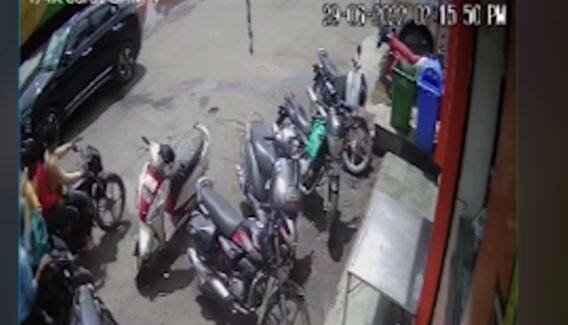 સુરત : ઉધના ત્રણ રસ્તા નજીક રોકડ 28 લાખ રૂપિયાની લૂંટ, બાઈક પર આવેલા ત્રણ શખ્સ રૂપિયા ભરેલી બેગ લઇને ફરાર