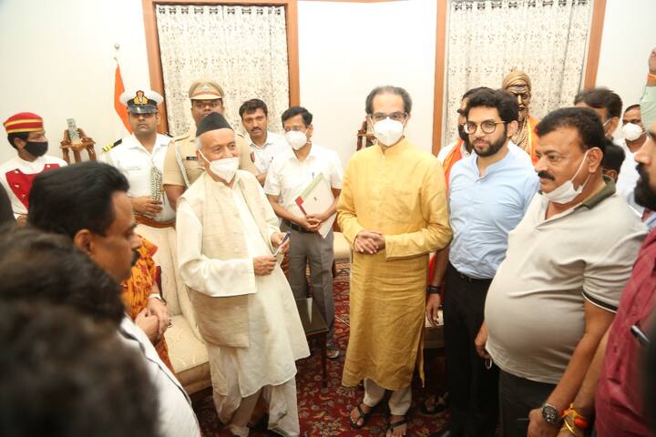 तसेच पर्यायी व्यवस्था होईपर्यंत पदाचा कार्यभार सांभाळण्यास सांगितले आहे.