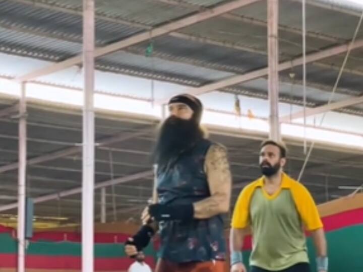 Dera Sacha Sauda chief Gurmeet Ram Rahim Singh Playing Volleyball in the Barnawa ashram UP after from jail on Parole Gurmeet Ram Rahim: पुराने रंग में डेरा सच्चा सौदा प्रमुख राम रहीम, आश्रम में वॉलीबॉल खेलता दिखा