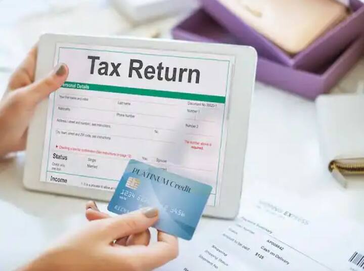 Documents Required For ITR Filing: ਇਨਕਮ ਟੈਕਸ ਸਲੈਬ ਦੇ ਅਧੀਨ ਆਉਣ ਵਾਲਿਆਂ ਲਈ ਆਮਦਨ ਟੈਕਸ ਭਰਨਾ ਲਾਜ਼ਮੀ ਹੈ। ਆਮਦਨ ਕਰ ਵਿਭਾਗ ਨੇ ਮੁਲਾਂਕਣ ਸਾਲ 2022-23 ਲਈ ਪੋਰਟਲ ਖੋਲ੍ਹਿਆ ਹੈ। ਹੁਣ ਲੋਕ ਆਸਾਨੀ ਨਾਲ ITI ਫਾਰਮ ਭਰ ਸਕਦੇ ਹਨ। ਮੁਲਾਂਕਣ ਸਾਲ 2022-23 ਵਿੱਚ, ਤੁਸੀਂ ਦੋ ਫਾਰਮ ITR ਫਾਰਮ-1 ਤੇ ITR ਫਾਰਮ-4 ਦੇਖੋਗੇ, ਜਿਸ ਵਿੱਚੋਂ ਤੁਹਾਨੂੰ ਕਿਸੇ ਇੱਕ ਦੀ ਚੋਣ ਕਰਨੀ ਹੋਵੇਗੀ।