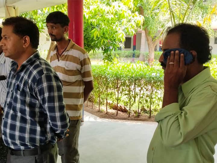 Rajasthan fierce fight broke out between two employees in electricity office in Bundi ann Bundi News: बूंदी में बिजली निगम का ऑफिस बना अखाड़ा, दो कर्मचारियों के बीच जमकर हुई मारपीट, जानें पूरा मामला