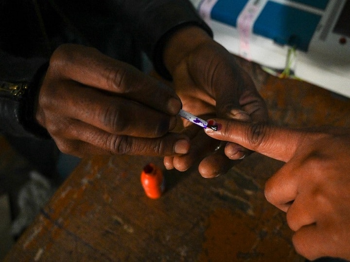 ZP Election OBC Reservation to be announced on August 5 Revised program of Election Commission announced Election : जिल्हा परिषद, पंचायत समित्यांचे आरक्षण 5 ऑगस्टला जाहीर होणार; निवडणूक आयोगाचा सुधारित कार्यक्रम जाहीर