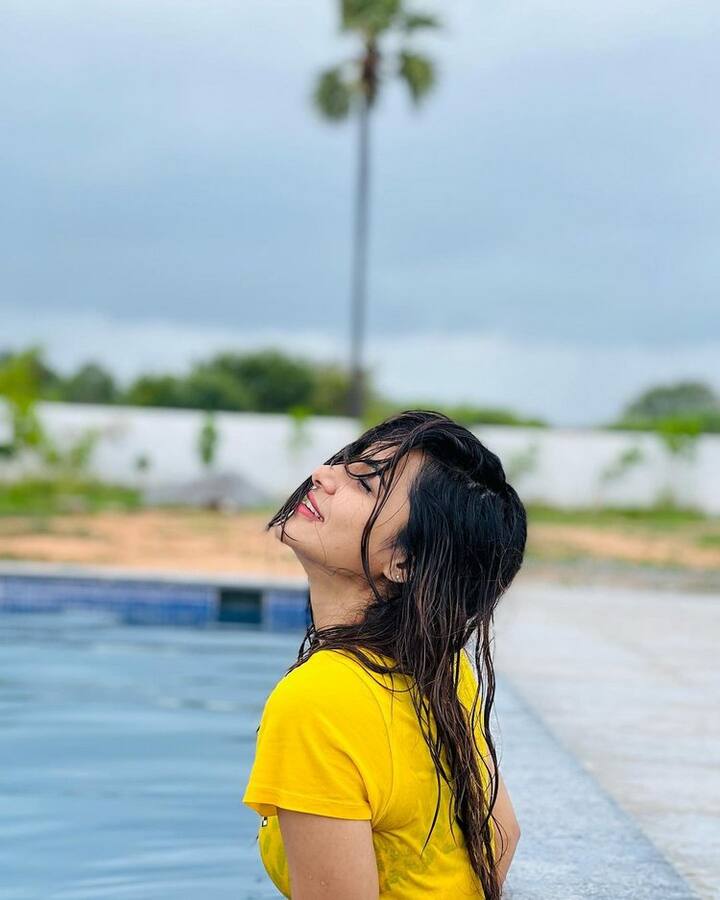 హౌస్ లో ఉన్నన్ని రోజులు తన గేమ్ తో అందరినీ ఆకట్టుకుంది. (Photo Courtesy : Ashu Reddy Instagram)