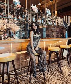 ब्लैक ट्रांसपेरेंट ड्रेस में Avneet Kaur लगीं सिजलिंग, ग्लैमरस अदाओं से बढ़ाया सोशल मीडिया का तापमान