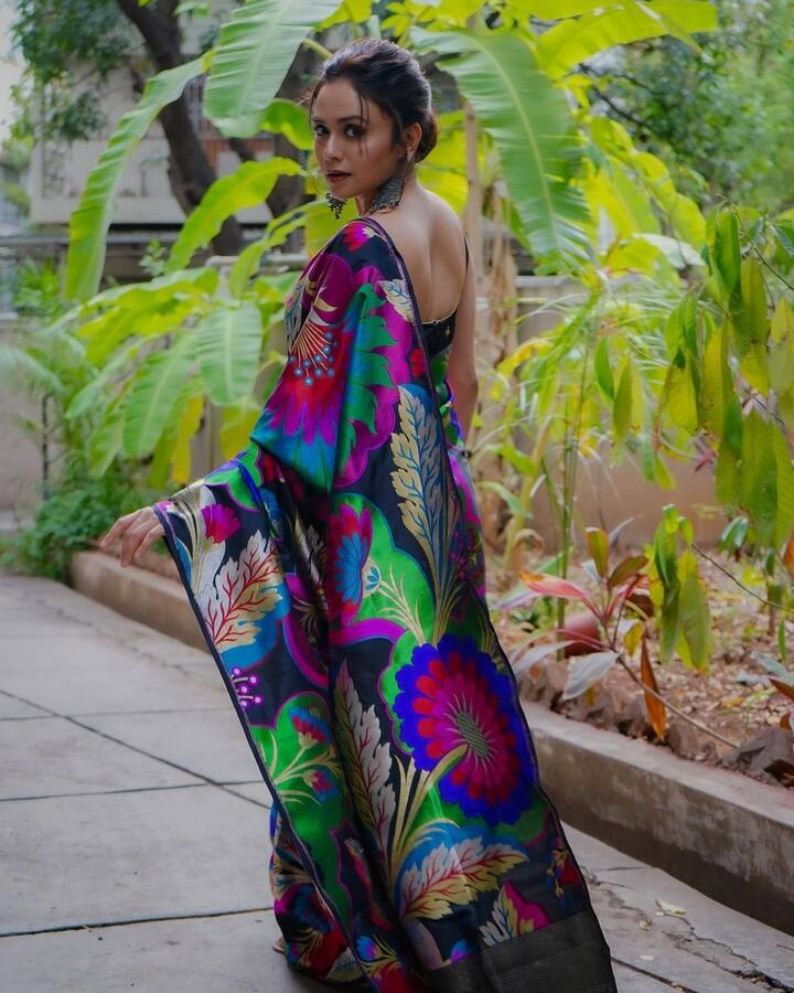 अमृताच्या 'चंद्रमुखी' या चित्रपटाला प्रेक्षकांची पसंती मिळाली.  (Amruta Khanvilkar/Instagram)