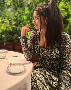 Actress Meera Jasmine: கொஞ்சம் சிரித்தாய் கொஞ்சம் மறைத்தாய்.. நடிகை மீரா ஜாஸ்மின் லேட்டஸ்ட் க்ளிக்ஸ் !