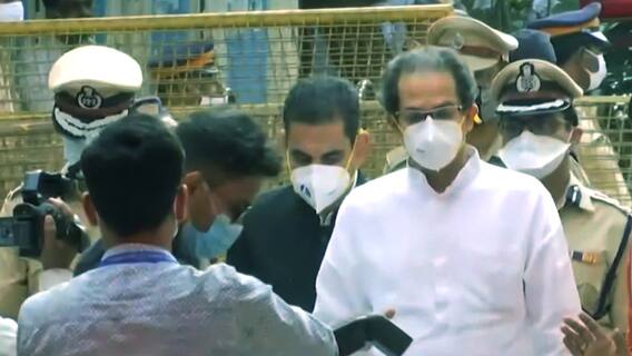 Sanjay Raut बोले- संविधान की धज्जियां उड़ाई जा रहीं, फ्लोर टेस्ट के आदेश को चुनौती देंगे | Maharashtra