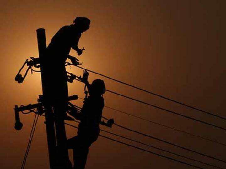 power cut many places in chennai  due to maintenance work Chennai Powercut : இன்றும் நாளையும் எங்கெல்லாம் பவர் கட்? ஏரியாவாரியாக லிஸ்டை வெளியிட்ட மின்வாரியம்!
