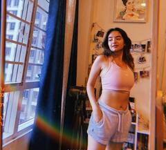 શોર્ટ્સ પહેરીને Anushka Senએ બતાવી કાતિલ અદાઓ, જુઓ સિઝલિંગ લુકના ફોટો