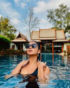 Jennifer Winget Pics: ब्लैक मोनोकनी में जेनिफर विंगेट के कातिलाना अदाओं से नहीं हटेंगी नजरें, थाइलैंड से पूल फोटोज की शेयर