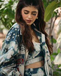 Sanjana Sanghi Photos: સંજના સાંઘીએ સ્ટાઈલિશ ડ્રેસમાં વરસાવ્યો કહેર, ફેન્સ કરી રહ્યા છે ફેશન સેન્સના વખાણ