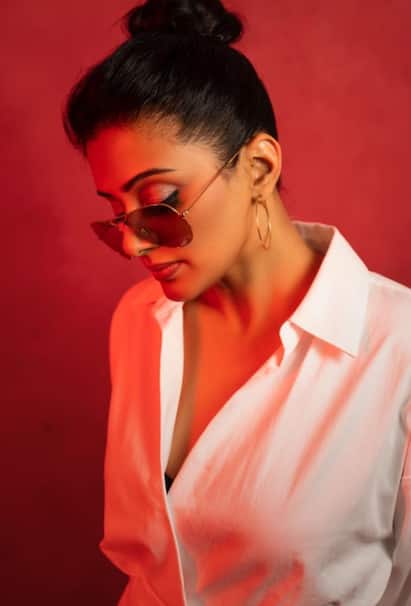 Actress Priyamani: என் உடம்பு நெஞ்சக் கீறி நீ உள்ள வந்த கெட்டிக்காரி.. நடிகை ப்ரியாமணி லேட்டஸ்ட் க்ளிக்ஸ் !