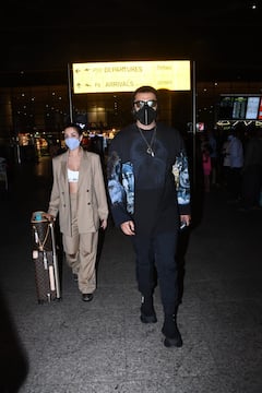 Arjun Malaika Pics: पेरिस में वेकेशन मनाकर वापस आए अर्जुन कपूर- मलाइका अरोड़ा, स्टाइलिश लुक में एयरपोर्ट पर हुए स्पॉट