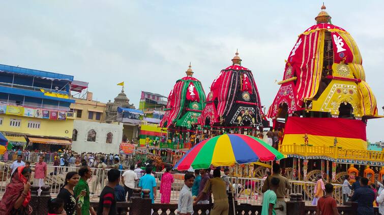 Preparations for the Rathyatra are underway in Pur Puri Rathyatra 2022: রাত পোহালেই রথযাত্রা, উৎসবের শেষ মুহূর্তের প্রস্তুতি চলছে পুরীতে