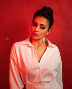 Actress Priyamani: என் உடம்பு நெஞ்சக் கீறி நீ உள்ள வந்த கெட்டிக்காரி.. நடிகை ப்ரியாமணி லேட்டஸ்ட் க்ளிக்ஸ் !