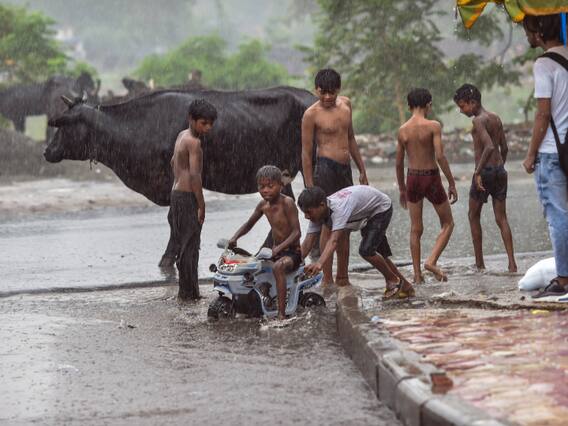 Monsoon Shower Lashes Delhi, Causes Water Logging And Traffic Snarls | IN PICS