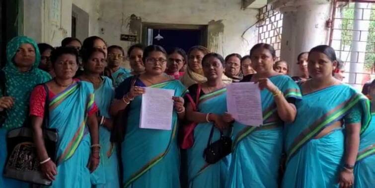 Anganwari workers submit deputation in demand of increase money in child allocation in Malda Malda: মূল্যবৃদ্ধির চাপে নাজেহাল অঙ্গনওয়াড়ি কর্মীরা, শিশুপিছু বরাদ্দ বাড়ানোর দাবিতে ডেপুটেশন জমা