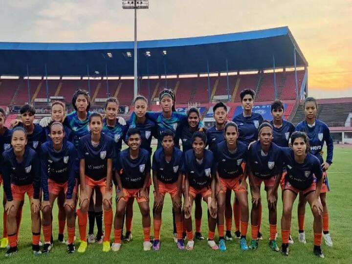 Indian Women's U-17 football team's assistant coach Alex Ambrose returned to India after player files misconduct complaint against him Women U-17 football: யு-17 மகளிர் கால்பந்து அணி வீராங்கனையிடம், அத்துமீறிய துணை பயிற்சியாளர்.. நடவடிக்கை என்ன தெரியுமா?