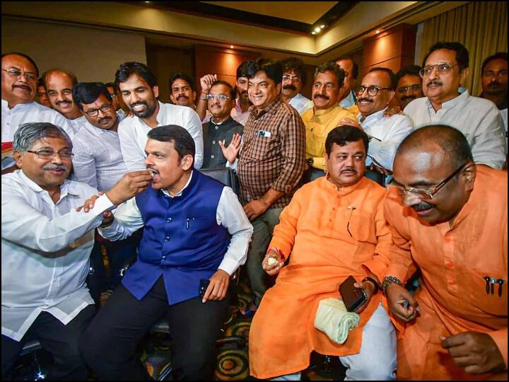 Maharashtra Govt Formation Updates Devendra Fadnavis BJP Core Group Meeting Today after Uddhav Thackeray Resign Maharashtra Politics: उद्धव के इस्तीफे से BJP खेमे में खुशी, फडणवीस के घर आज कोर ग्रुप की बैठक, सरकार बनाने पर मंथन