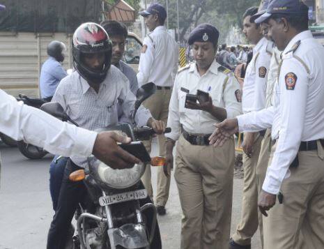 Vacant Traffic Posts and Traffic Violations in India West Bengal tops Indian states with maximum shortage of traffic police personnels, followed by Gujarat & Madhya Pradesh Maharashtra Vacant Traffic Posts : महाराष्ट्रात वाहतूक पोलिसांच्या 4,675 जागा रिक्त, देशातील स्थिती काय?