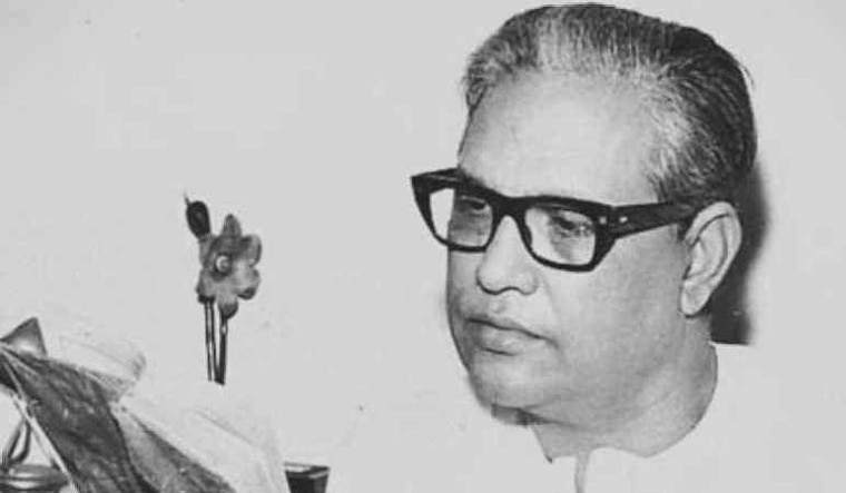 Majrooh Sultanpuri: जब दो साल के लिए जेल गए मजरूह सुल्तानपुरी तो घर में पड़ गए खाने के लाले, राज कपूर ने की थी मदद