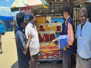 வேளாங்கண்ணியில் தரமற்ற அழுகிய மீன்கள் விற்பனை - 100 கிலோ மீன்கள் பறிமுதல்; ஒரு லட்சம் அபராதம்