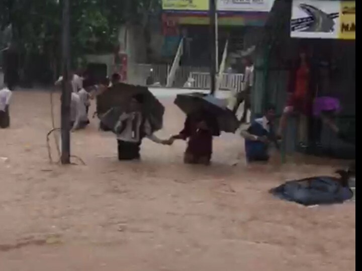 Karnataka heavy rain: வெளுக்கும் மழை; வெள்ளக்காடாக காட்சியளிக்கும் பகுதிகள் - மிதக்கும் கர்நாடகா