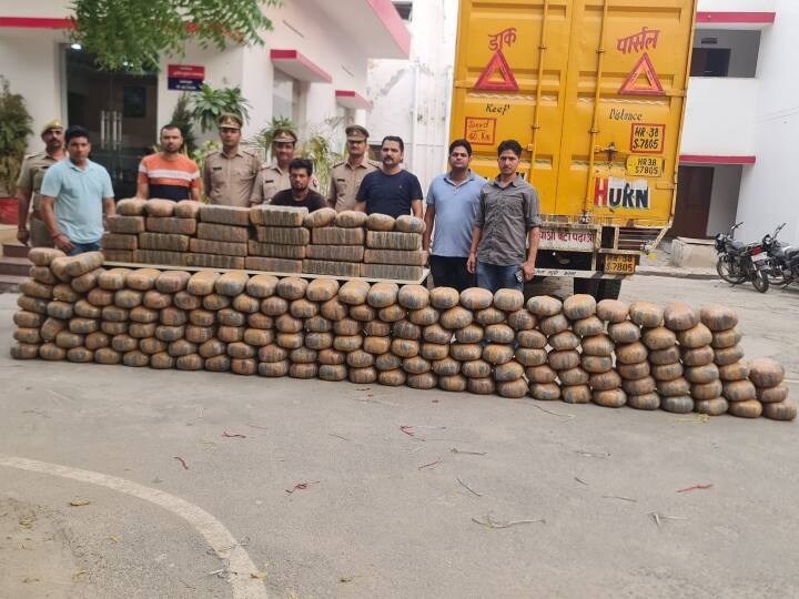 Noida News Smuggler was carrying more than 4 quintals of ganja Police Arrested ANN Noida News: ट्रक में 4 क्विंटल से ज्यादा गांजा छिपाकर ले जा रहा था तस्कर, पुलिस ने ऐसे दबोचा