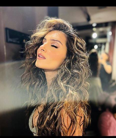 ਡਬਿੰਗ ਸਟੂਡੀਓ ਦੇ ਬਾਹਰ ਸਪਾਟ ਹੋਈ ਅਭਿਨੇਤਰੀ Tara Sutaria