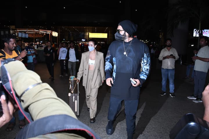 अर्जुन और मलाइका सोशल मीडिया पर वेकेशन एंजॉय करते हुए तस्वीरें शेयर कर रहे थे. अर्जुन और मलाइका की तस्वीरें सोशल मीडिया पर खूब वायरल हुईं.