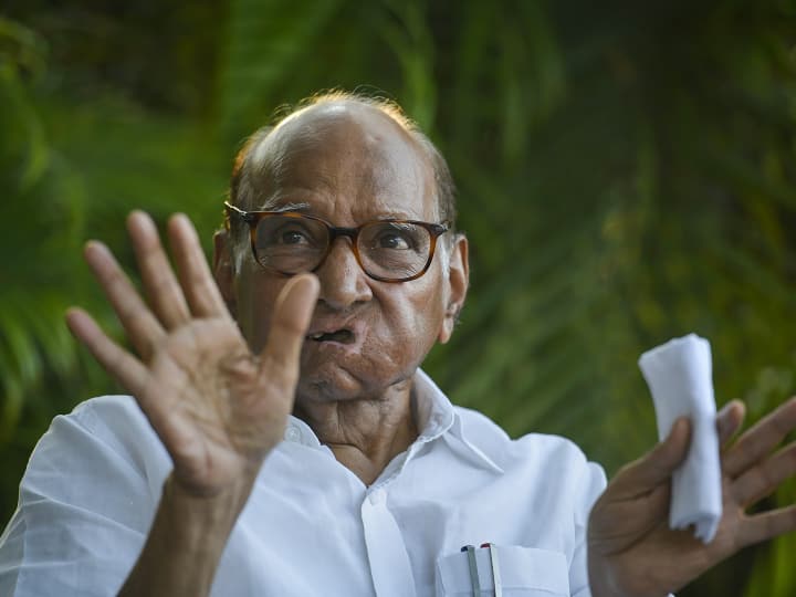 NCP Chief Sharad Pawar get Income tax notice within 24 hours of removed from power criticises it love letter Sharad Pawar : সরকার থেকে সরতেই শরদ পওয়ারকে আয়কর দফতরের চিঠি, প্রেমপত্র পেয়েছি, কটাক্ষ এনসিপি প্রধানের