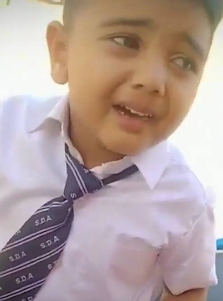 Kanyakumari boy saying he won't go to school Video goes viral Kanyakumari child video: பள்ளிக்குச் செல்ல மாட்டேன் என அடம் பிடிக்கும் கன்னியாகுமரி சிறுவனின் வீடியோ வைரல்