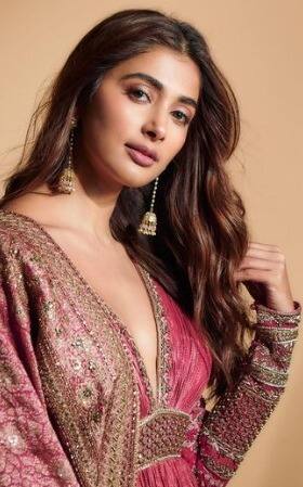 ਰਵਾਇਤੀ ਪਹਿਰਾਵੇ `ਚ ਪੂਜਾ ਹੇਗੜੇ ਨੇ ਲੁੱਟੀ ਮਹਿਫ਼ਿਲ