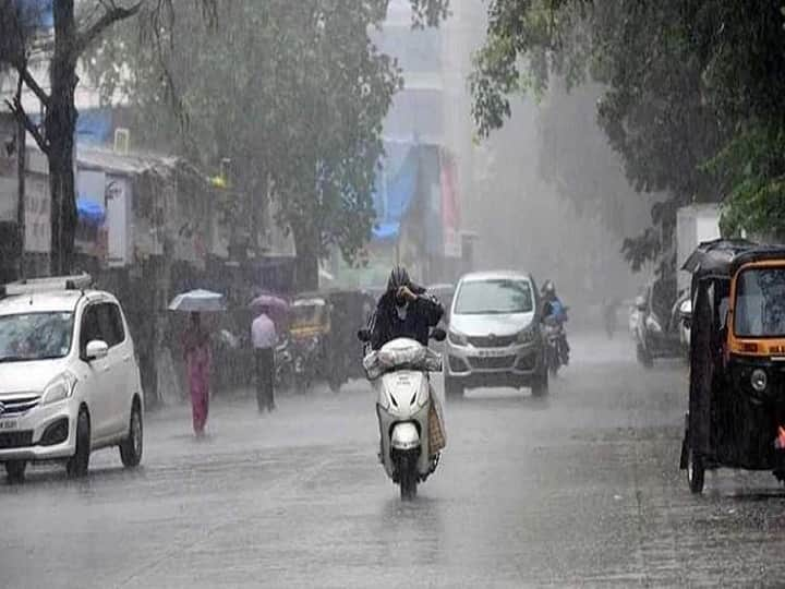 Weather took a turn in Delhi, it has been raining since morning, The temperature recorded is 27.6 °C Delhi Weather Update: दिल्ली में मौसम ने ली करवट, सुबह से हो रही झमाझम बारिश, जानें किन इलाकों में हुई तेज बारिश