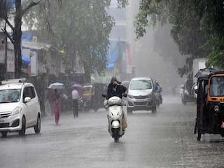 Mumbai Weather Forecast: मुंबई में आज भी भारी बारिश की संभावना, 24 घंटे के लिए जारी किया गया 'येलो अलर्ट'