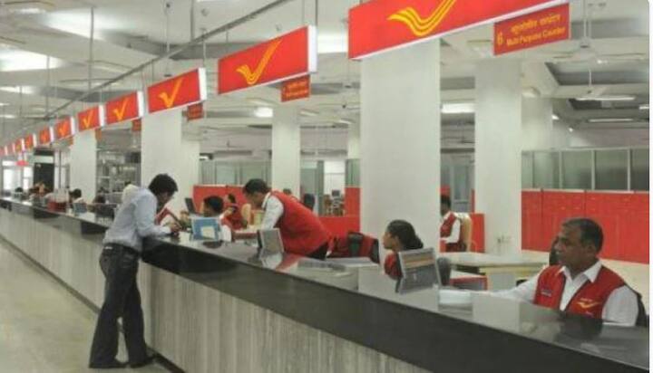 संयुक्त खाते में जमा की राशि 9 लाख तक हो सकती है. यह ऐसी स्कीम है जिस पर अधिक ब्याज दिया जाता है. अभी ब्याज दर 6.6 फीसदी की दर से मिल रही है. एक बात ध्यान रखें कि जमा राशि पर टैक्स नहीं लगता लेकिन 5 साल के मैच्योरिटी अवधि में हुई ब्याज की कमाई पर टैक्स लगता है. रिटर्न को आप सेविंग अकाउंट में ट्रांसफर भी कर सकते हैं.