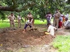 Amroha Crime: पत्नी और साली ने शराब पिलाकर शख्स को उतारा मौत के घाट, बाद में शव को आम के बाग में दबाया, जानें- क्या है पूरा मामला