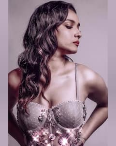 Ankita Lokhande ਨੇ ਸਕਾਈ ਬਲੂ ਡਰੈੱਸ `ਚ ਦਿਖਾਈਆਂ ਗਲੈਮਰਸ ਅਦਾਵਾਂ, ਲੁੱਟੀ ਮਹਿਫ਼ਿਲ