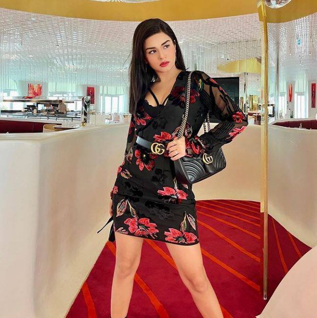 અવનીત કૌર આ દિવસોમાં દુબઈમાં છે. દુબઈથી અવનીત કૌર પોતાની સુંદર વધુ તસવીરો શેર કરીને ચાહકોને ઘણી બધી અપડેટ આપી રહી છે.