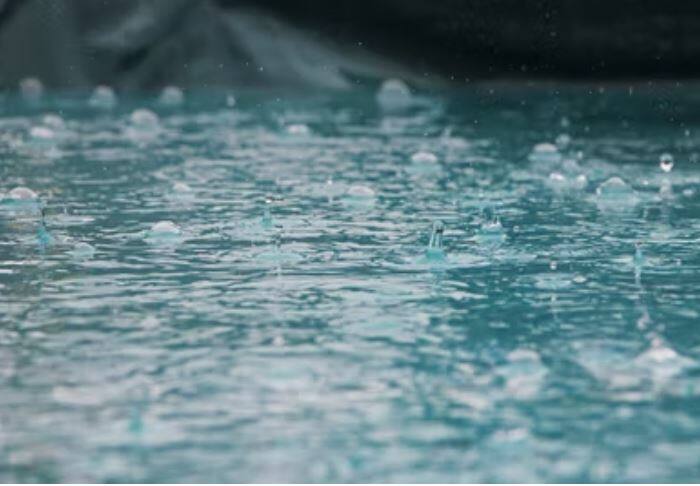 ਮੀਂਹ ਕਾਰਨ ਸ਼ਹਿਰ ਦੇ ਜ਼ਿਆਦਾਤਰ ਇਲਾਕਿਆਂ ਵਿੱਚ ਪਾਣੀ ਭਰ ਗਿਆ ਹੈ। ਕਰੀਬ 2 ਘੰਟੇ ਬਾਅਦ ਮੀਂਹ ਰੁਕ ਗਿਆ ਅਤੇ ਪਾਣੀ ਘੱਟ ਗਿਆ ਹੈ। ਆਈਐਮਡੀ ਦੇ ਚੰਡੀਗੜ੍ਹ ਸੈਂਟਰ ਦੇ ਡਾਇਰੈਕਟਰ ਡਾ. ਮਨਮੋਹਨ ਸਿੰਘ ਮੁਤਾਬਕ 30 ਜੂਨ ਦੀ ਸਵੇਰ ਤੋਂ 1 ਜੁਲਾਈ ਦਰਮਿਆਨ ਕਦੇ ਵੀ ਮਾਨਸੂਨ ਸਮੇਂ ਆ ਸਕਦਾ ਹੈ।ਮਾਨਸੂਨ ਪੰਜਾਬ-ਚੰਡੀਗੜ੍ਹ ਅਤੇ ਹਰਿਆਣਾ ਦੇ ਬੂਹੇ 'ਤੇ ਪਹੁੰਚ ਗਿਆ ਹੈ।