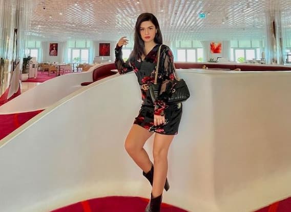 There is no crack in the style of Avneet Kaur, glamorous pose given in black floral print dress