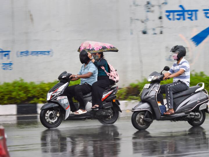 Delhi saw a dramatic change in weather on Thursday morning as good amounts of rain lashed the capital and its adjoining areas like Noida. (PTI Photo)