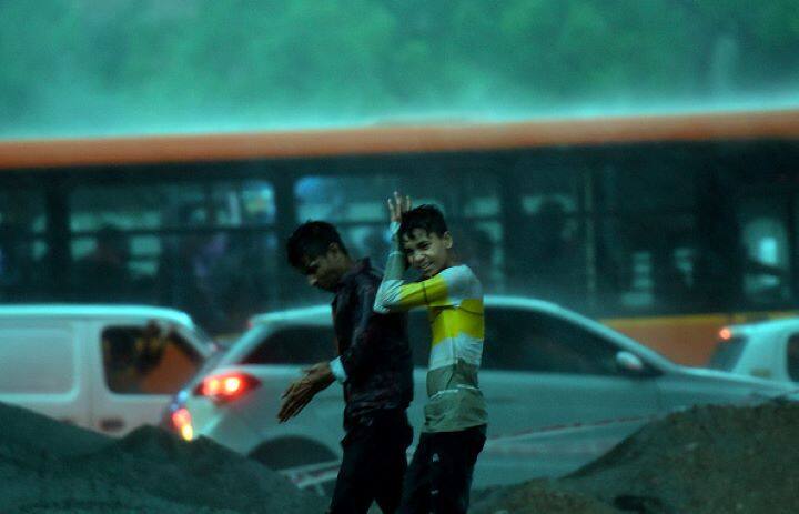Chennai Rains Very high intense Rains with Thunderstorms all over the Chennai city Chennai Rain: சென்னையை செம்மையாக வெளுத்து வாங்கும் கனமழை: அலற வைக்கும் இடி, மின்னல்!