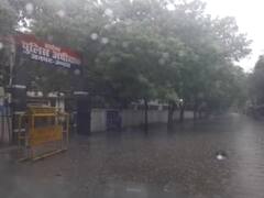 Unnao News: मानसून की पहली बारिश से उन्नाव हुआ पानी-पानी, एसपी ऑफिस और डीएम आवास के सामने जलभराव