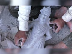 PHOTO : आषाढी वारीसाठी दगडी मूर्तींची बाजारपेठ सजली