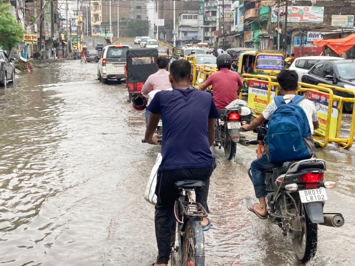 Patna News: फेल हो गया नगर निगम का दावा, पहली बारिश में खुली पोल, कहीं फंस गईं गाड़ियां तो कहीं हुआ जलजमाव