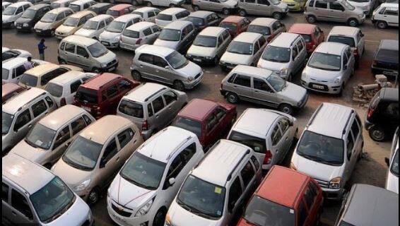 Why are vehicle prices rising steadily in India? Find out the reason behind this भारतात वाहनांच्या किमती सातत्याने का वाढत आहेत? जाणून घ्या यामागे काय कारण