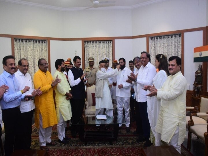 Maharashtra New CM: மகாராஷ்ட்ராவின் புதிய முதல்வர் ஏக்நாத் ஷிண்டே..! ட்விஸ்ட் மேல் ட்விட்ஸ்ட் கொடுத்த ஃபட்னாவிஸ்!